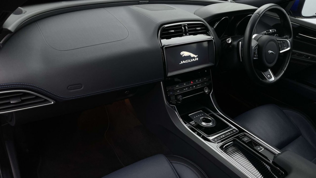 JAGUAR XE 2.0 D R-SPORT 4D 177 BHP - 2018 - £14,700
