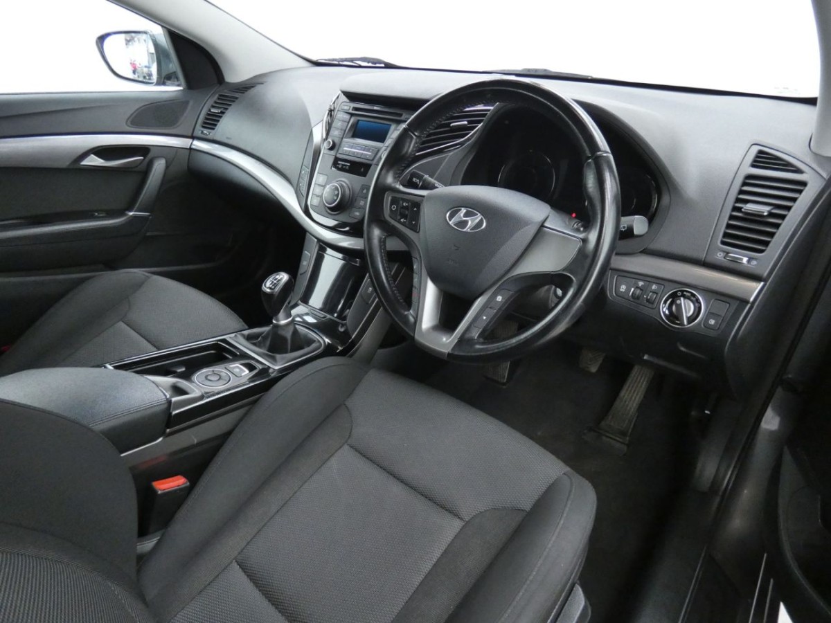 HYUNDAI I40 1.7 CRDI S BLUE DRIVE 5D 114 BHP - 2015 - £6,400