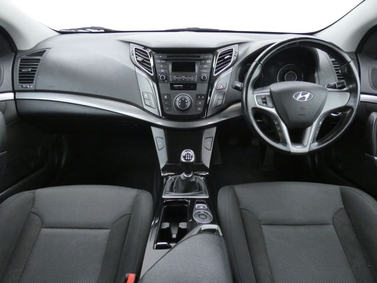 HYUNDAI I40 1.7 CRDI S BLUE DRIVE 5D 114 BHP - 2015 - £6,400