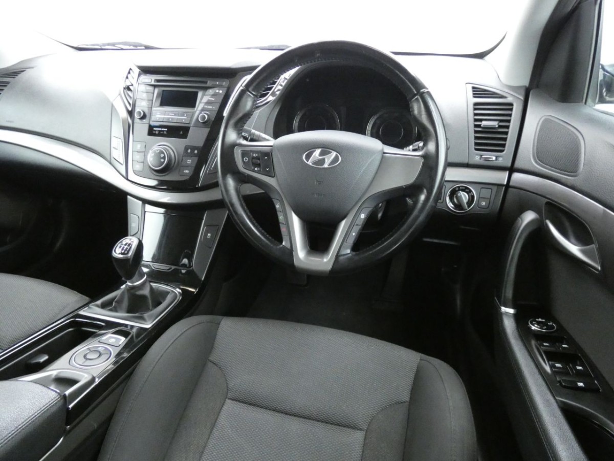 HYUNDAI I40 1.7 CRDI S BLUE DRIVE 5D 114 BHP - 2015 - £6,400