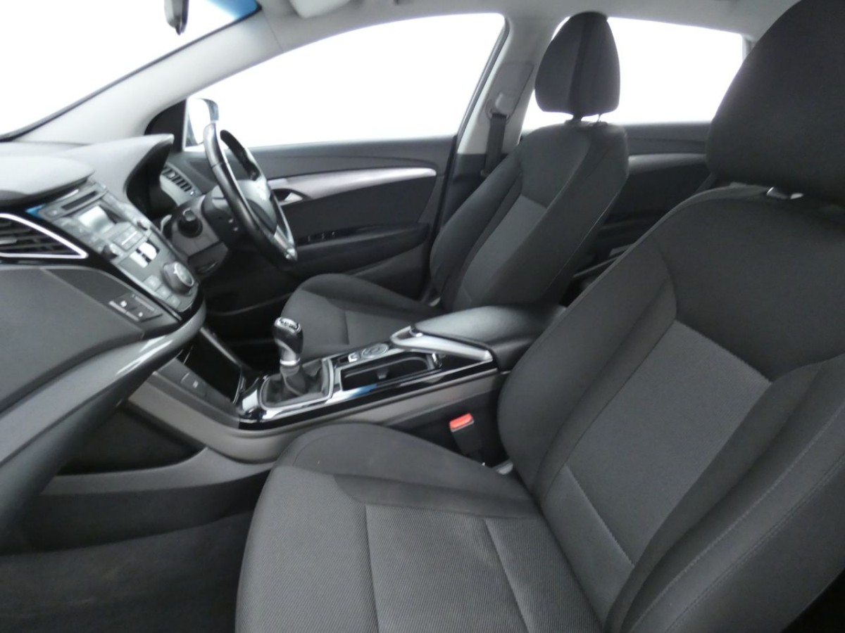 HYUNDAI I40 1.7 CRDI S BLUE DRIVE 5D 114 BHP - 2015 - £6,400