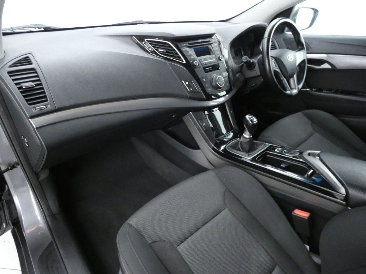 HYUNDAI I40 1.7 CRDI S BLUE DRIVE 5D 114 BHP - 2015 - £6,400