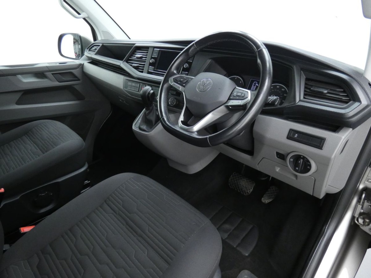 VOLKSWAGEN TRANSPORTER SHUTTLE 2.0 SHUTTLE SE TDI 5D 148 BHP - 2020 - £28,990