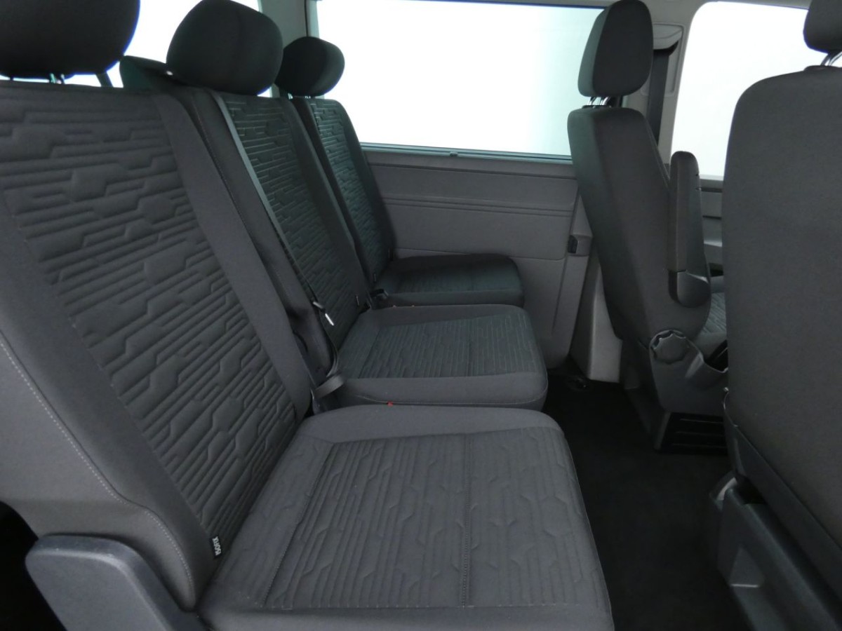 VOLKSWAGEN TRANSPORTER SHUTTLE 2.0 SHUTTLE SE TDI 5D 148 BHP - 2020 - £28,990