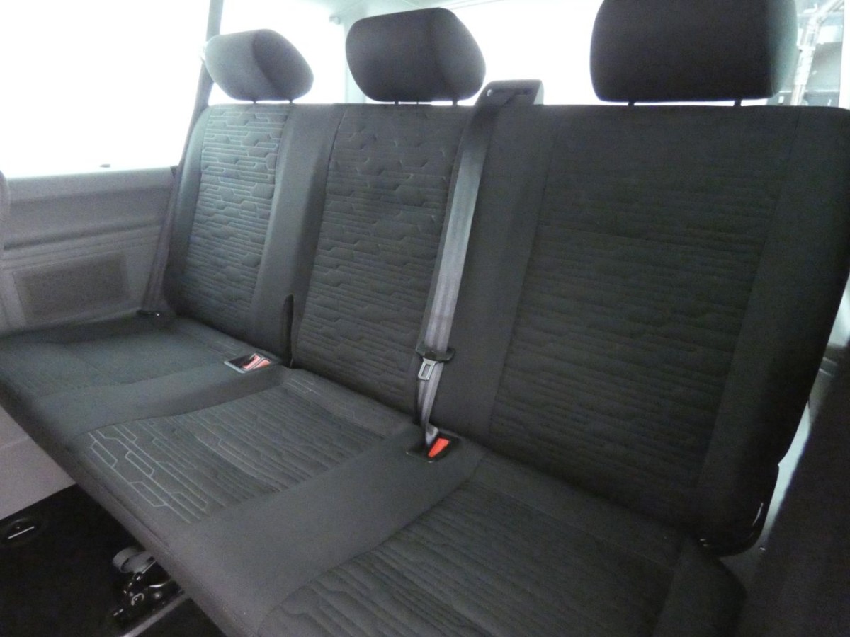 VOLKSWAGEN TRANSPORTER SHUTTLE 2.0 SHUTTLE SE TDI 5D 148 BHP - 2020 - £28,990