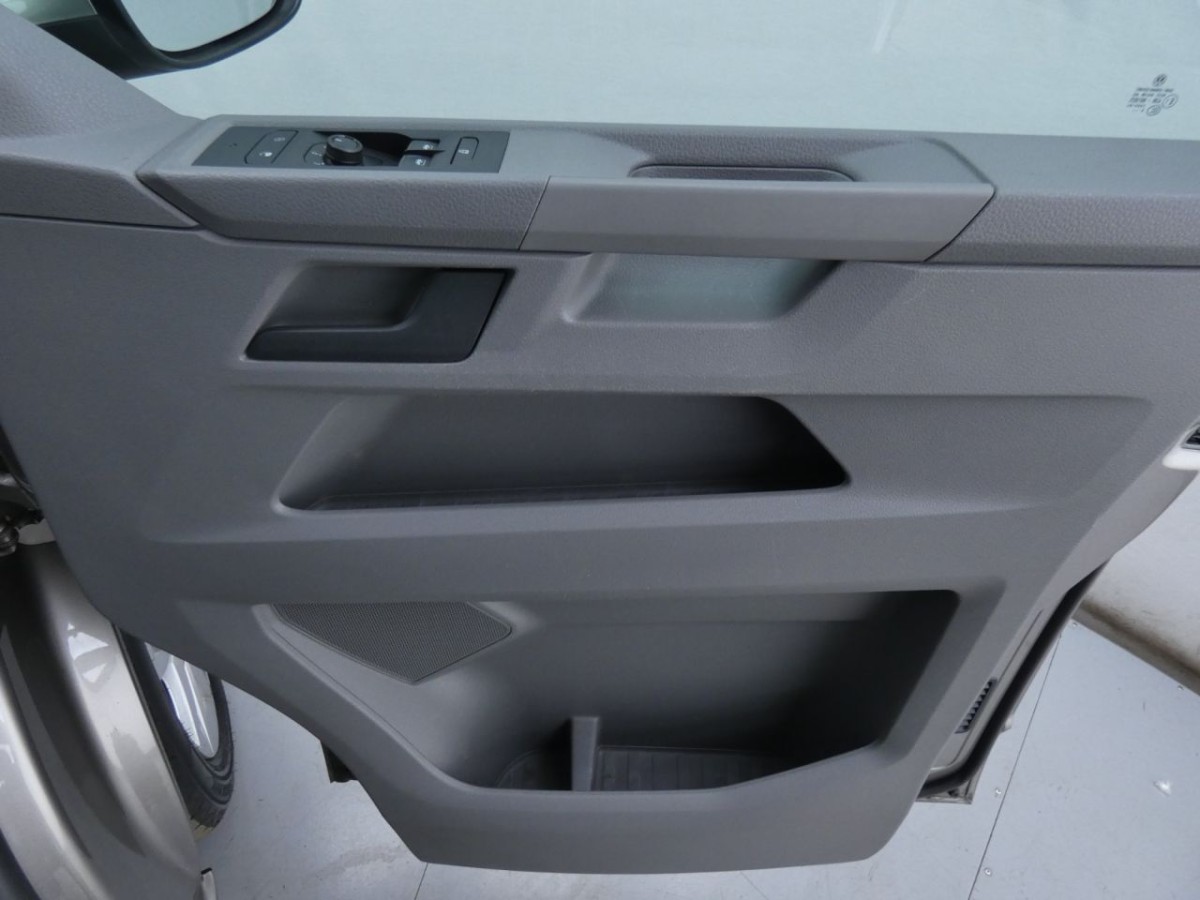 VOLKSWAGEN TRANSPORTER SHUTTLE 2.0 SHUTTLE SE TDI 5D 148 BHP - 2020 - £28,990