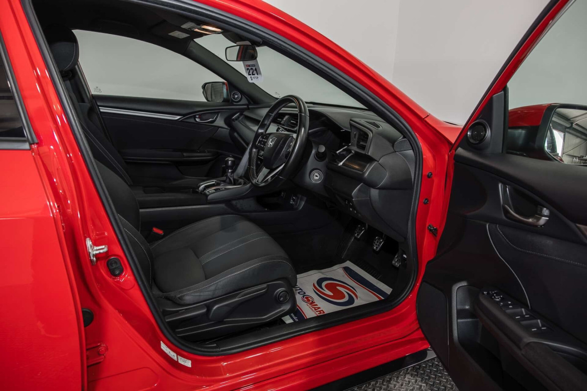 HONDA CIVIC 2018 (18) 1.5 VTEC TURBO SPORT HATCHBACK 5DR PETROL MANUAL EURO 6 (S/S) (182 PS) - 2018 - £13,000