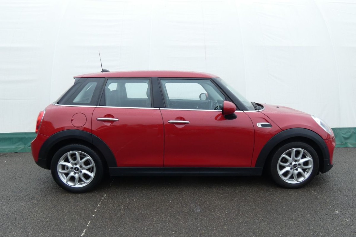 MINI HATCH COOPER 1.5 COOPER D 5D 114 BHP - 2015 - £8,700