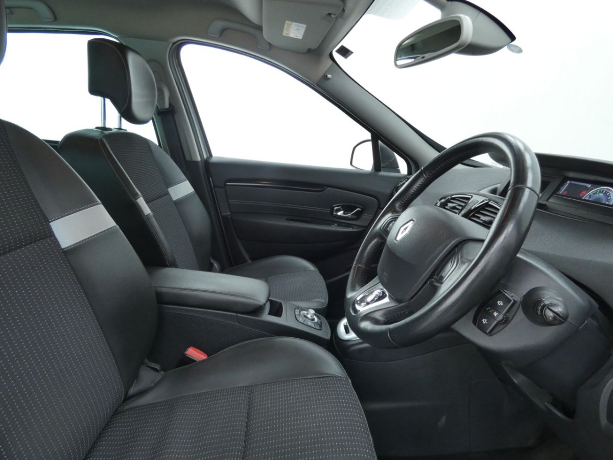 RENAULT SCENIC 1.5 DYNAMIQUE TOMTOM DCI EDC 5D AUTO 110 BHP MPV - 2015 - £6,700