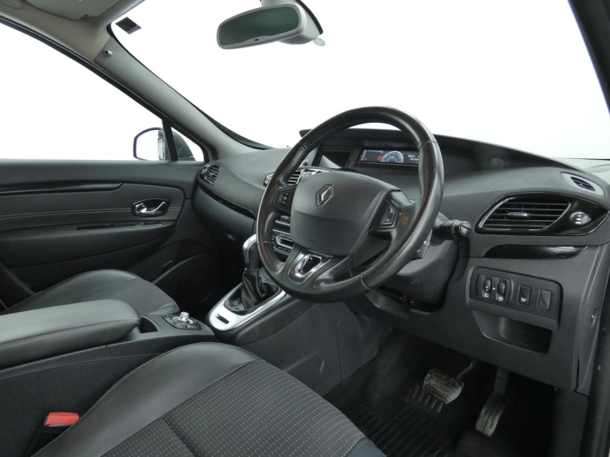 RENAULT SCENIC 1.5 DYNAMIQUE TOMTOM DCI EDC 5D AUTO 110 BHP MPV - 2015 - £6,700