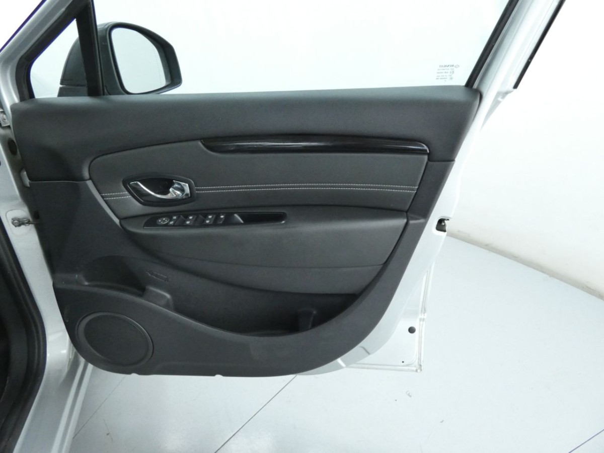 RENAULT SCENIC 1.5 DYNAMIQUE TOMTOM DCI EDC 5D AUTO 110 BHP MPV - 2015 - £6,700