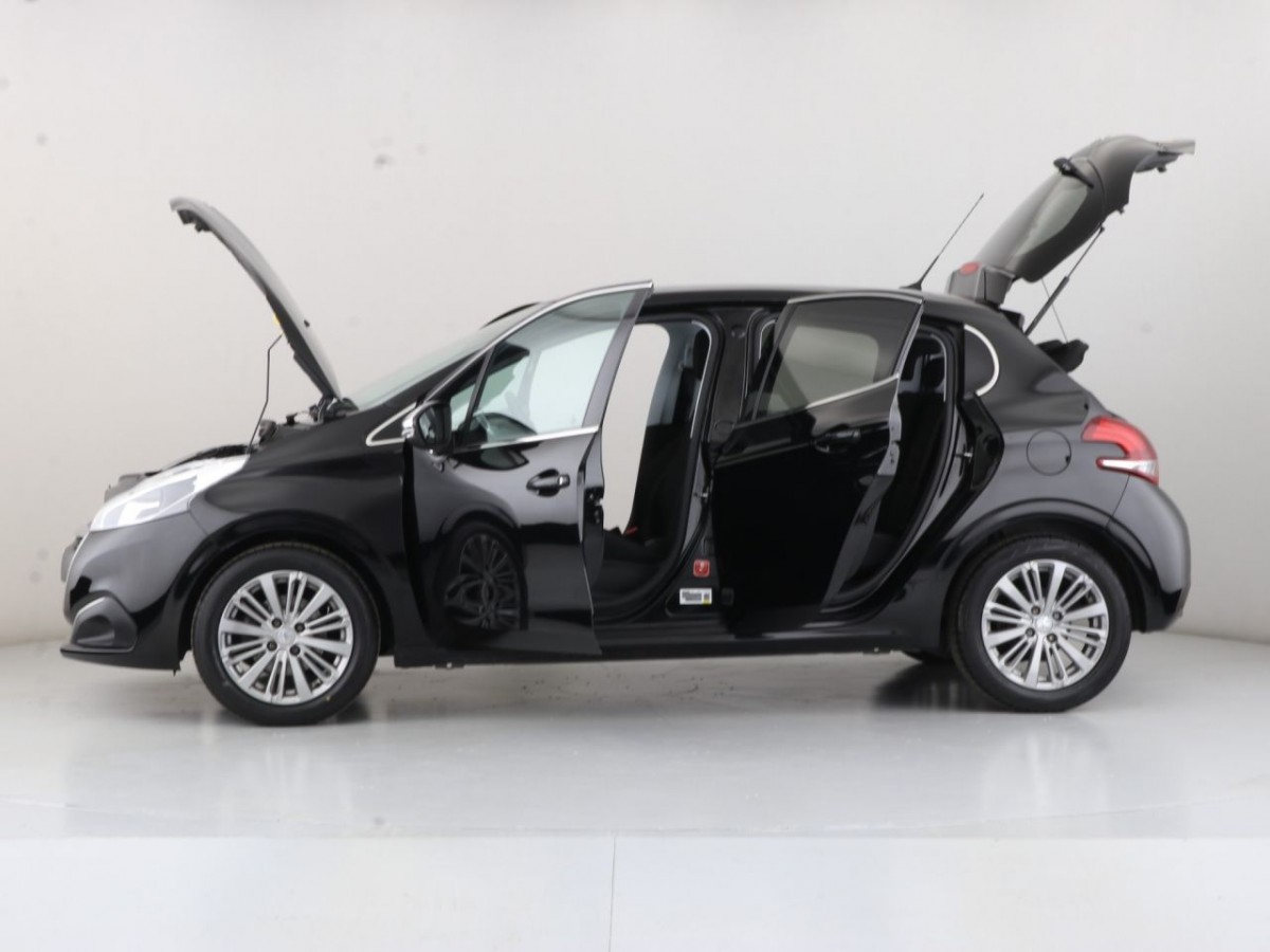 PEUGEOT 208 1.2 PURETECH ALLURE 5D 82 BHP - 2016 - £7,700