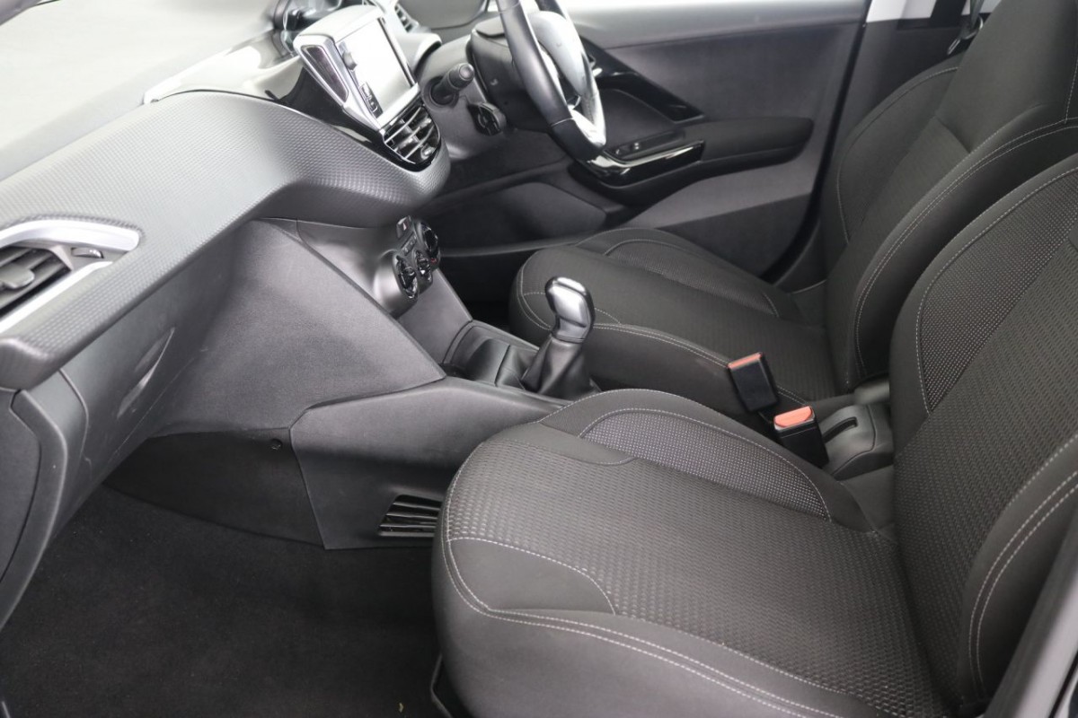 PEUGEOT 208 1.2 PURETECH ALLURE 5D 82 BHP - 2016 - £7,700