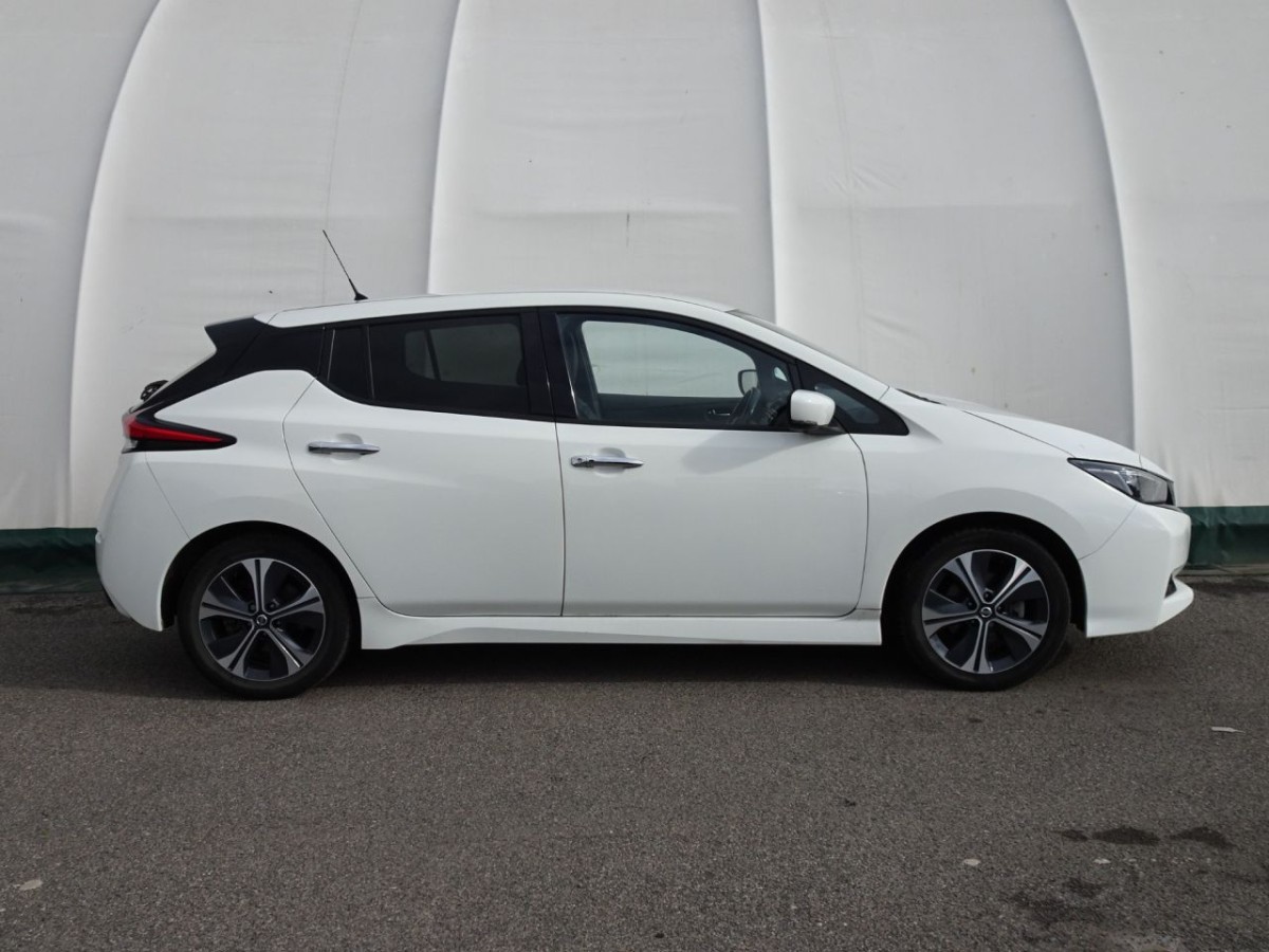 NISSAN LEAF N-CONNECTA 5D 148 BHP - 2020 - £14,400
